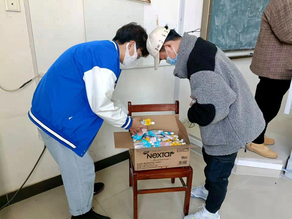 18040